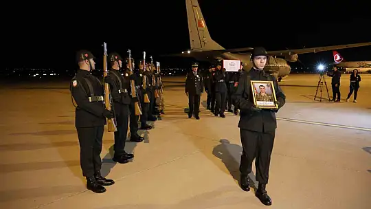 Şehit oğlunu karşılayan baba Hasan Alan: 'Ülkesi, devleti, namusu için kahramanca şehit oldu'