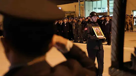 Şehit oğlunu karşılayan baba Hasan Alan: 'Ülkesi, devleti, namusu için kahramanca şehit oldu'