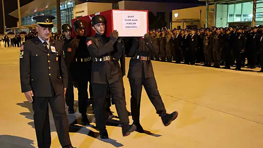 Şehit oğlunu karşılayan baba Hasan Alan: 'Ülkesi, devleti, namusu için kahramanca şehit oldu'