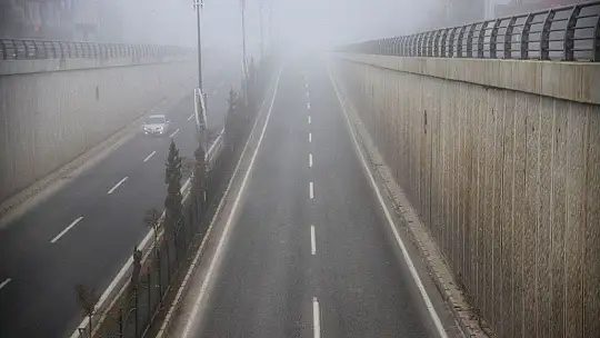 Sessizliğe bürünen Elazığ, sisle kayboldu