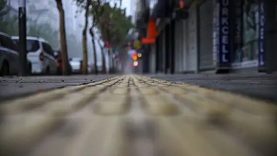 Sessizliğe bürünen Elazığ, sisle kayboldu