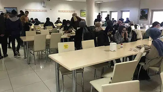 4 bin 500 öğrenciye yemek fişi dağıttı