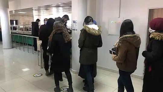 4 bin 500 öğrenciye yemek fişi dağıttı