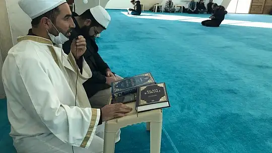 4 bin 500 öğrenciye yemek fişi dağıttı