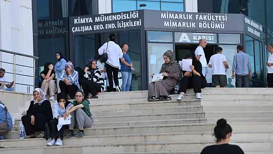 Sınava geç kalan aday: 'Bir dakikacık ne olur, çok gecikmedim'