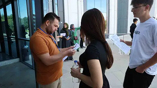 Sınava geç kalan aday: 'Bir dakikacık ne olur, çok gecikmedim'