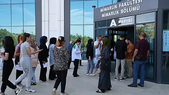 Sınava geç kalan aday: 'Bir dakikacık ne olur, çok gecikmedim'