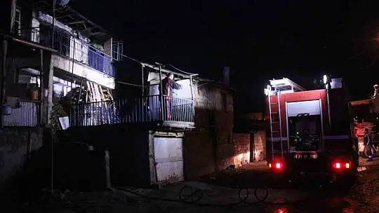 Soba bomba gibi patladı, ev kısmen çöktü: 2 yaralı