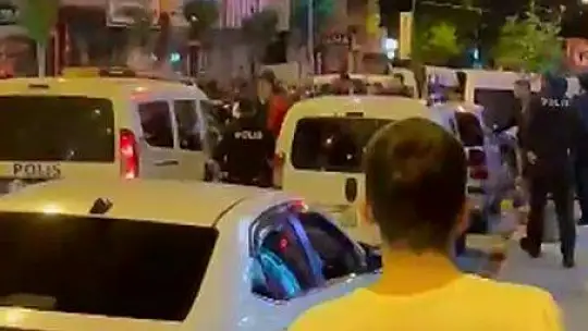 Sokak arasında başlayan kavga caddeye taşındı: 1 yaralı