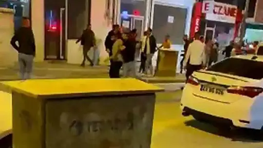 Sokak arasında başlayan kavga caddeye taşındı: 1 yaralı