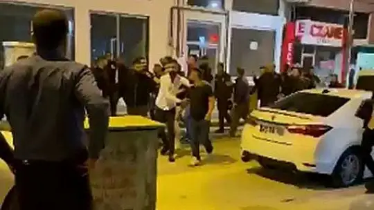 Sokak arasında başlayan kavga caddeye taşındı: 1 yaralı