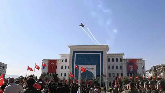 SOLOTÜRK, Elazığ'ı selamladı