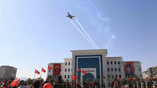 SOLOTÜRK, Elazığ'ı selamladı