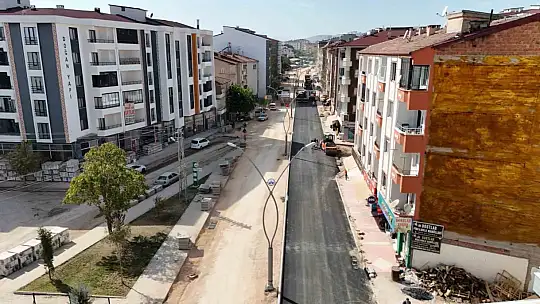 Sultan Fatih Caddesi'nde asfalt serim çalışmaları başladı