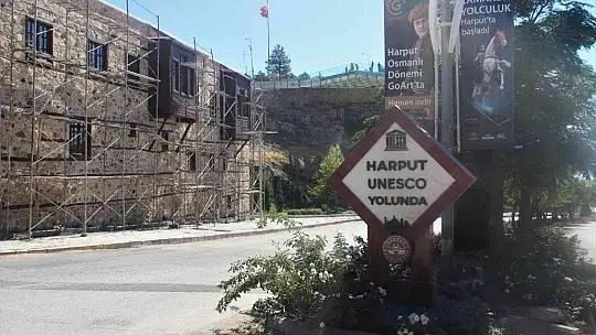 Tarihi Harput Kalesi turistlerin gözde mekanı haline geldi