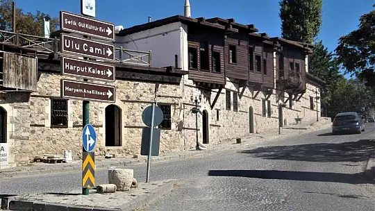 Tarihi Harput Kalesi turistlerin gözde mekanı haline geldi