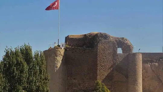 Tarihi Harput Kalesi turistlerin gözde mekanı haline geldi