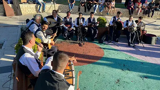 Tarihi Harput'ta parkta konser
