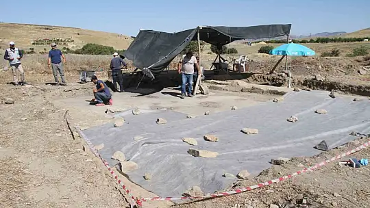Tarlada 84 metrekarelik alanda keşif: Önce Roma dönemine ait mozaik, ardından duvarlar ortaya çıktı