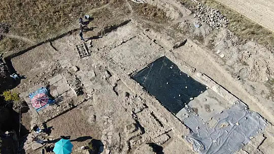 Tarlada 84 metrekarelik alanda keşif: Önce Roma dönemine ait mozaik, ardından duvarlar ortaya çıktı