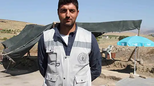 Tarlada çiftçinin bulduğu tarihi taban mozaikler gün yüzüne çıkarılıyor