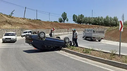 Ters dönen otomobilden burnu kanamadan çıktı