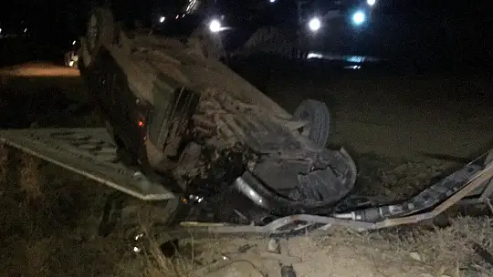 Ters dönen otomobilden sürücü, yara almadan kurtuldu