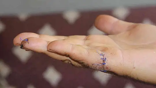 Tıraş makinesi yere düştü, bir ailenin huzuru yok oldu