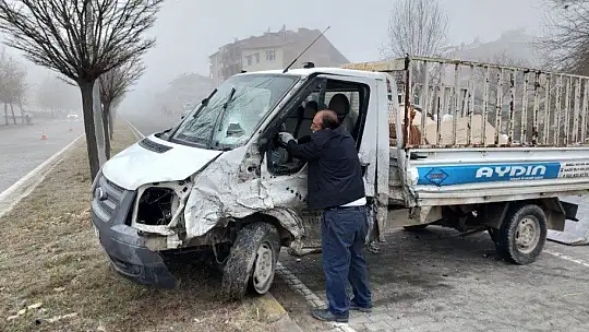 Transit ile pikap çarpıştı: 6 yaralı