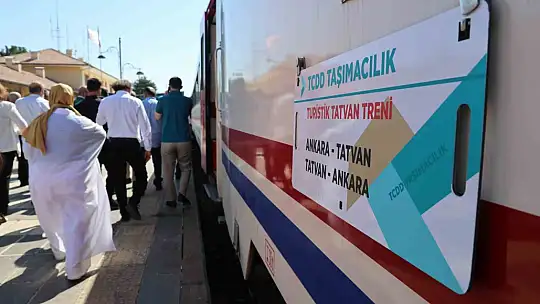 Turistik Tatvan treni Elazığ'da