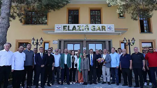 Turistik Tatvan treni Elazığ'da