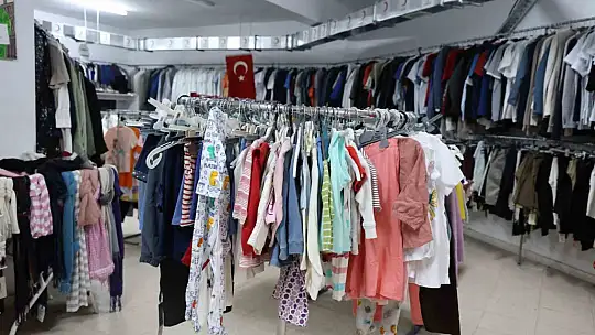 Türk Kızılay Elazığ Şubesi, 1 yılda 50 bin aileye giyim yardımında bulundu