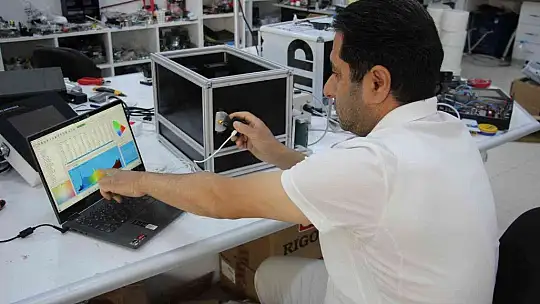 Türk profesörden önemli çalışma: Işık dalga boyu analizörü cihazı üretti