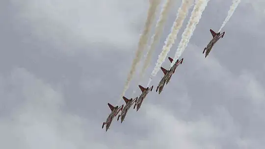 Türk Yıldızlarından Tunceli'de nefes kesen görüntüler