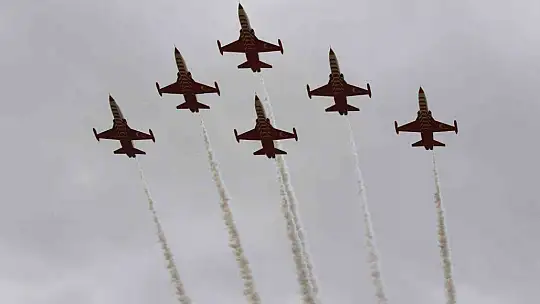 Türk Yıldızlarından Tunceli'de nefes kesen görüntüler