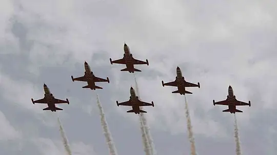 Türk Yıldızlarından Tunceli'de nefes kesen görüntüler