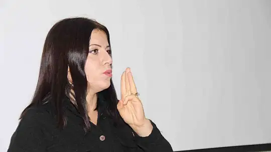 Türkiye'de ilk defa iletişim fakültesinde işaret dili eğitimi verildi
