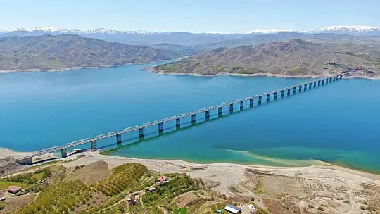 Türkiye'nin en uzun demir yolu köprüsü Elazığ'da