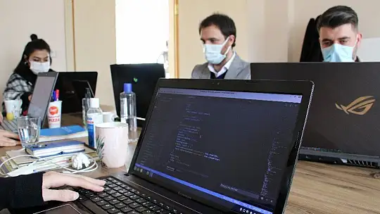 Türkiye'nin ilk adli bilişimcileri, yerli 'Adli Kopya Alma Donanımı'nı geliştirdi