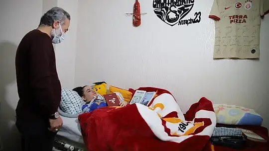 Hastanede 3 Makinaya Bağlıyken 3. Kitabını Çıkardı!..