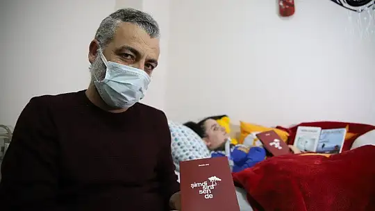 Hastanede 3 Makinaya Bağlıyken 3. Kitabını Çıkardı!..