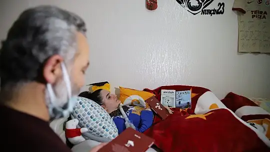 Hastanede 3 Makinaya Bağlıyken 3. Kitabını Çıkardı!..