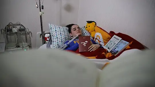 Hastanede 3 Makinaya Bağlıyken 3. Kitabını Çıkardı!..