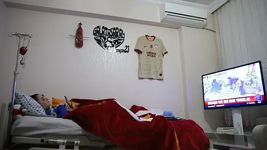 Hastanede 3 Makinaya Bağlıyken 3. Kitabını Çıkardı!..
