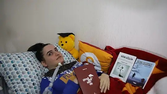 Hastanede 3 Makinaya Bağlıyken 3. Kitabını Çıkardı!..