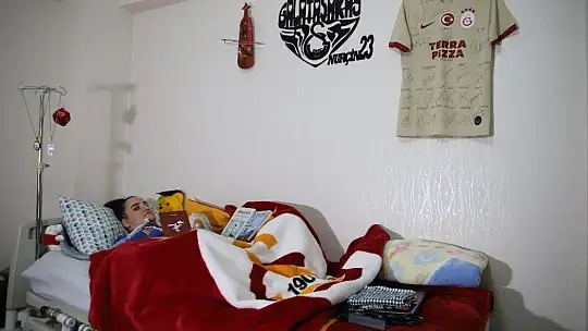Hastanede 3 Makinaya Bağlıyken 3. Kitabını Çıkardı!..
