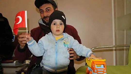 Ukrayna'dan tahliye eden Ahıska Türkleri Elazığ'a getirildi