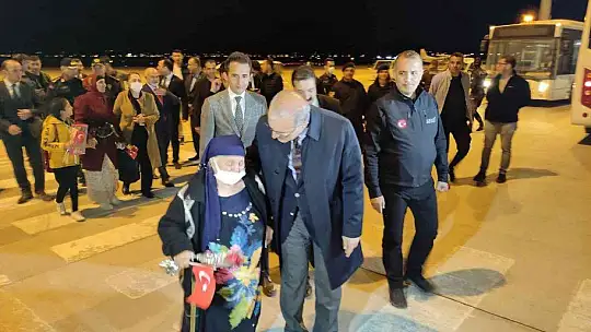 Ukrayna'dan tahliye eden Ahıska Türkleri Elazığ'a getirildi