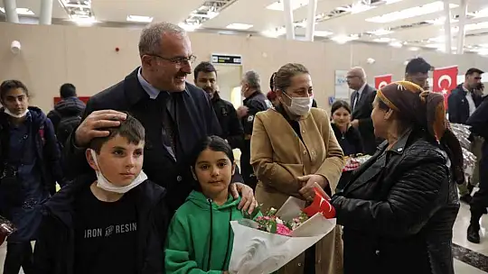 Ukrayna'dan tahliye eden Ahıska Türkleri Elazığ'a getirildi
