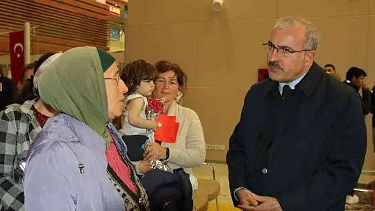 Ukrayna'dan tahliye eden Ahıska Türkleri Elazığ'a getirildi